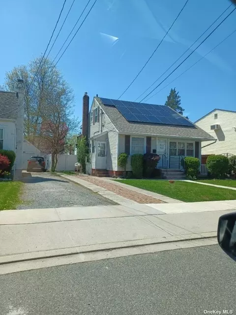 95 Perry St, Hempstead, NY 11550