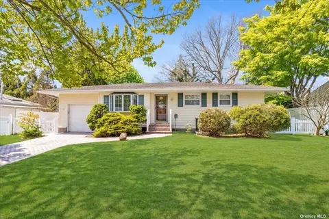 190 E 3rd St, Deer Park, NY 11729