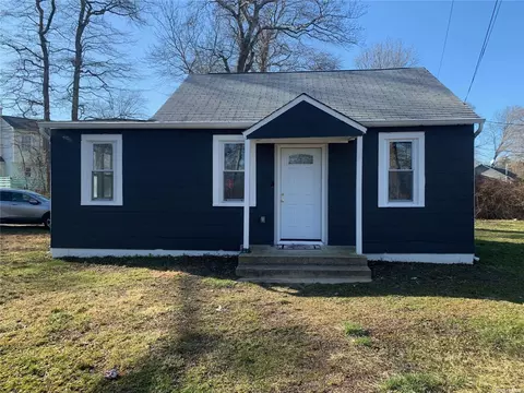 147 Forest Rd, Mastic Beach, NY 11951