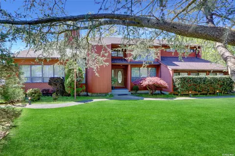 18 Exeter Dr, Port Jefferson Station, NY 11776
