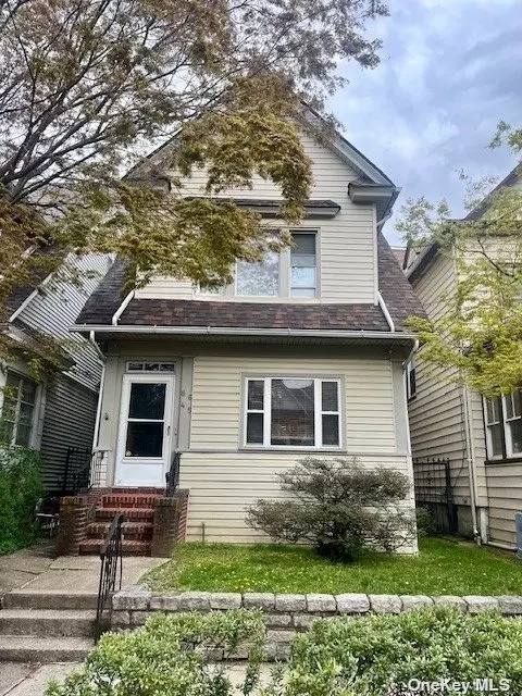 86-45 107th St, Richmond Hill North, NY 11418