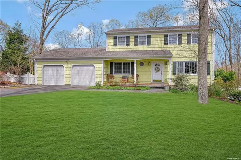 5 Robert Townsend Ln, Setauket, NY 11733