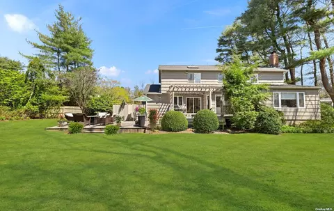 1 Harvard Dr, Woodbury, NY 11797