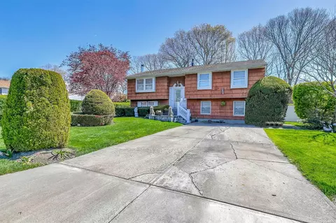 357 Randall Rd, Ridge, NY 11961