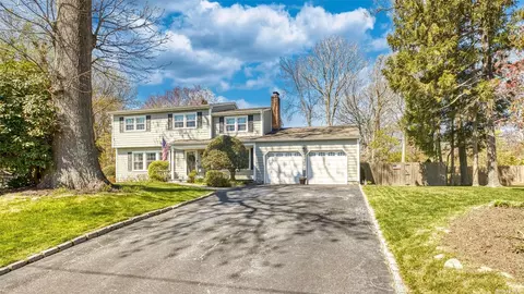 6 Setalcott Pl, Setauket, NY 11733