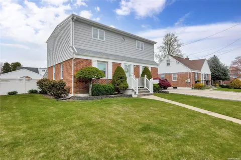 52 Cedar Dr, Farmingdale, NY 11735