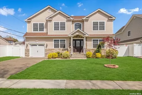 38 Arbor Rd, Syosset, NY 11791