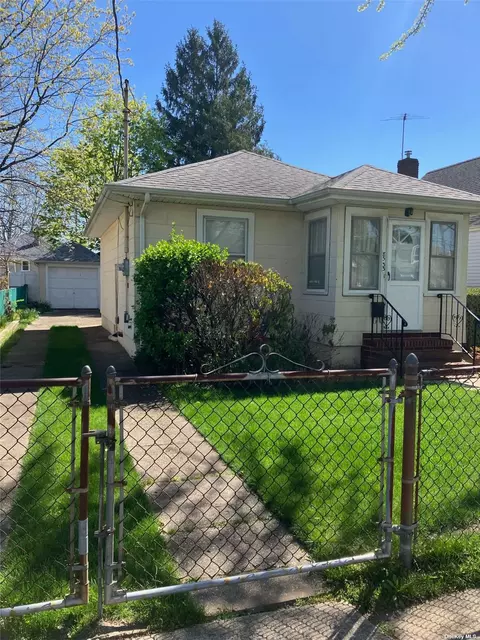 85-33 263rd St, Floral Park, NY 11001