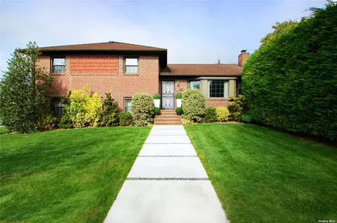 132 Adams St, Garden City, NY 11530