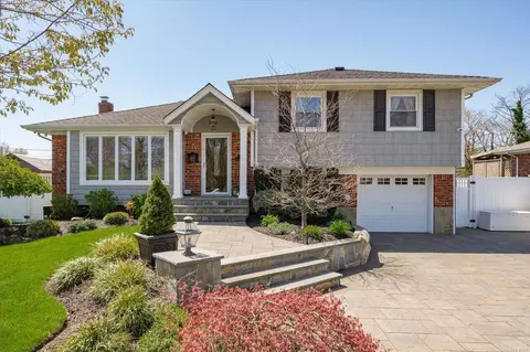 142 Washington St, Farmingdale, NY 11735