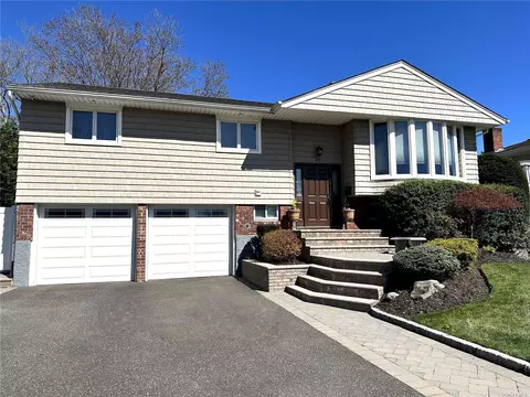 42 Page Dr, Hicksville, NY 11801