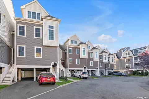 362 Marina Pointe Dr #362, East Rockaway, NY 11518