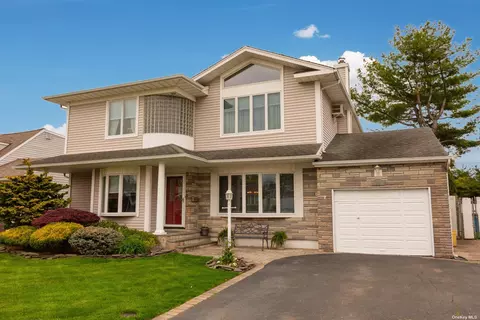 202 Dartmouth Dr, Hicksville, NY 11801