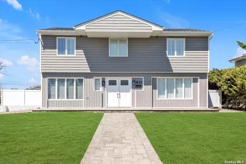 957 Marcel Rd, Baldwin, NY 11510