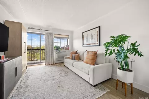 71-57 Metropolitan Ave #5E, Flushing, NY 11379