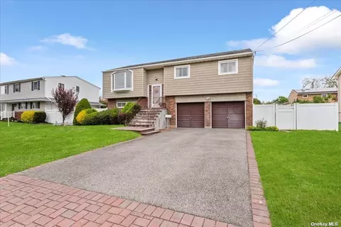 43 Babylon Ave, West Islip, NY 11795