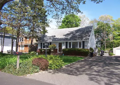 52 Shady Ln, Huntington, NY 11743