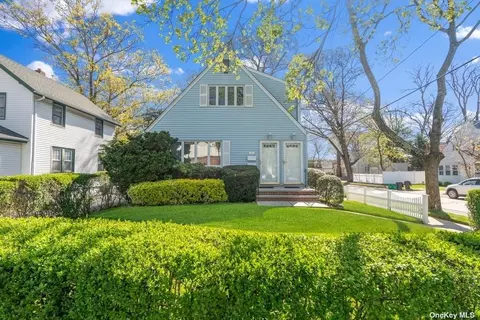 370 Vincent Ave, Lynbrook, NY 11563