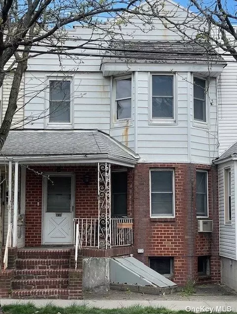 68-23 Cooper Ave, Glendale, NY 11385