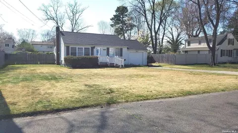 1408 Pine Acres Blvd, Bay Shore, NY 11706