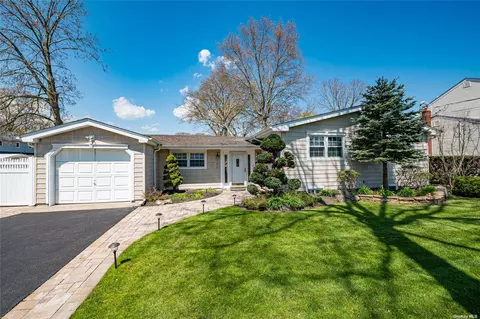 765 Van Buren Ave, West Islip, NY 11795