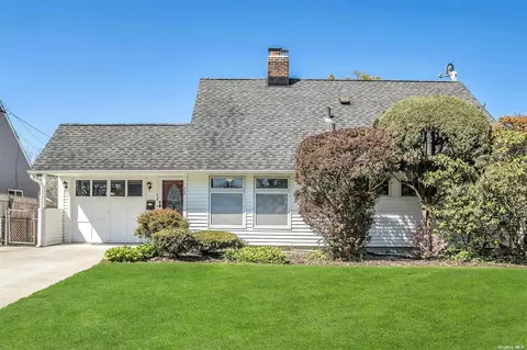 72 Blacksmith Rd, Levittown, NY 11756