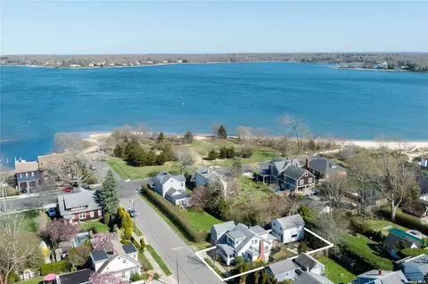 417 Clark St, Greenport, NY 11944