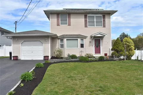 33 Matice Pl, Ronkonkoma, NY 11779