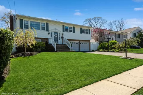 3696 Orchard Rd, Wantagh, NY 11793
