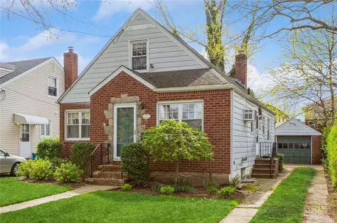 91 Cedar Pl, Floral Park, NY 11001