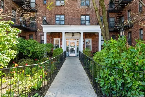 98-50 67th Ave #3E, Rego Park, NY 11374