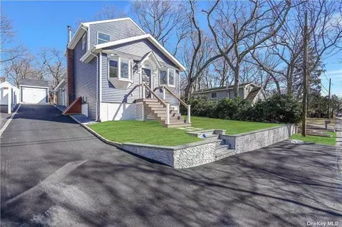 125 Halesite Dr, Sound Beach, NY 11789