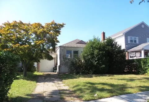 7 Catalpa Ave, Lynbrook, NY 11563