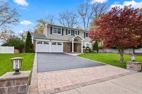 37 Tulipwood Dr, Commack, NY 11725