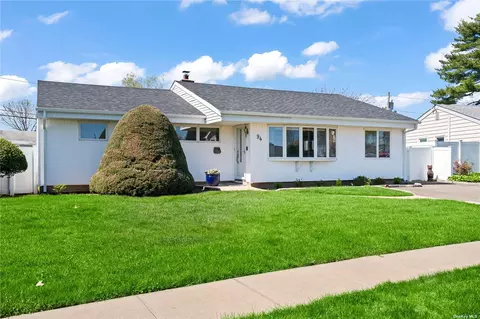 94 Bruce Ave, Hicksville, NY 11801