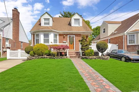 115-23 237th St, Elmont, NY 11003