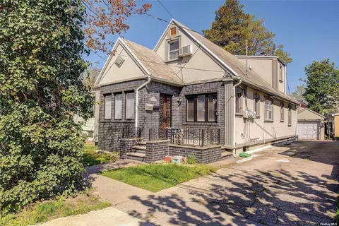 160-21 78th Ave, Fresh Meadows, NY 11366