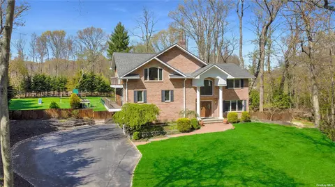 2 Woodhill Path, Nissequogue, NY 11780