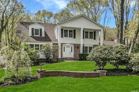 30 Talisman Dr, Dix Hills, NY 11746
