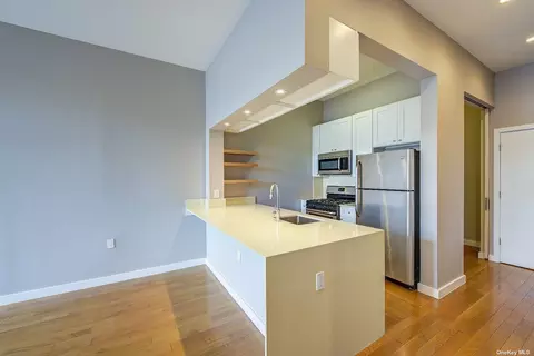 29-14 Newtown Ave #1R, Astoria, NY 11102