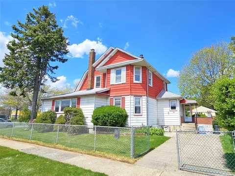 19 Windsor Pkwy, Hempstead, NY 11550