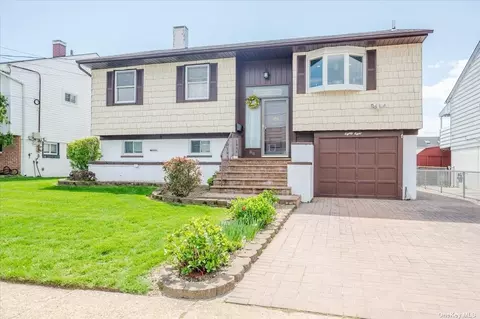 88 E 1st St, Freeport, NY 11520