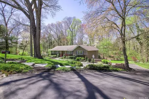 11 Whitney Ct, Smithtown, NY 11787