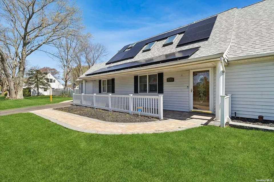 233 Oakland Ave, Miller Place, NY 11764 19 Photos Movoto