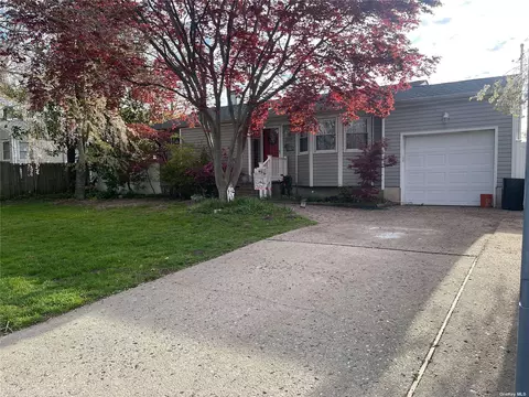 3119 Newport Ave, Medford, NY 11763