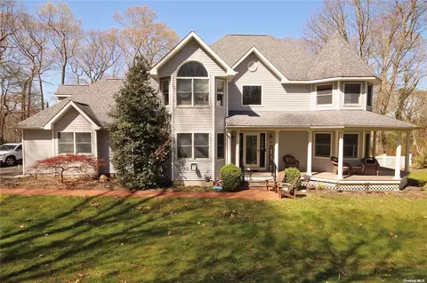 10 Randall Rd, Wading River, NY 11792