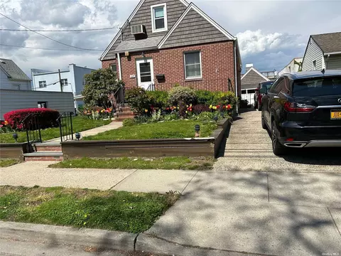 137 E Lincoln Ave, Valley Stream, NY 11580