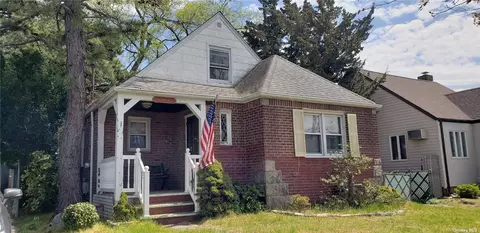 55 Ribbon St, Franklin Square, NY 11010