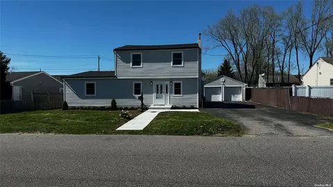 283 15th St, West Babylon, NY 11704