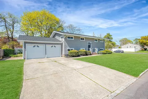 27 14th St, Bohemia, NY 11716